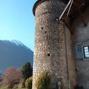 https://80m2-au-chateau.hotels-rhonealpes.com